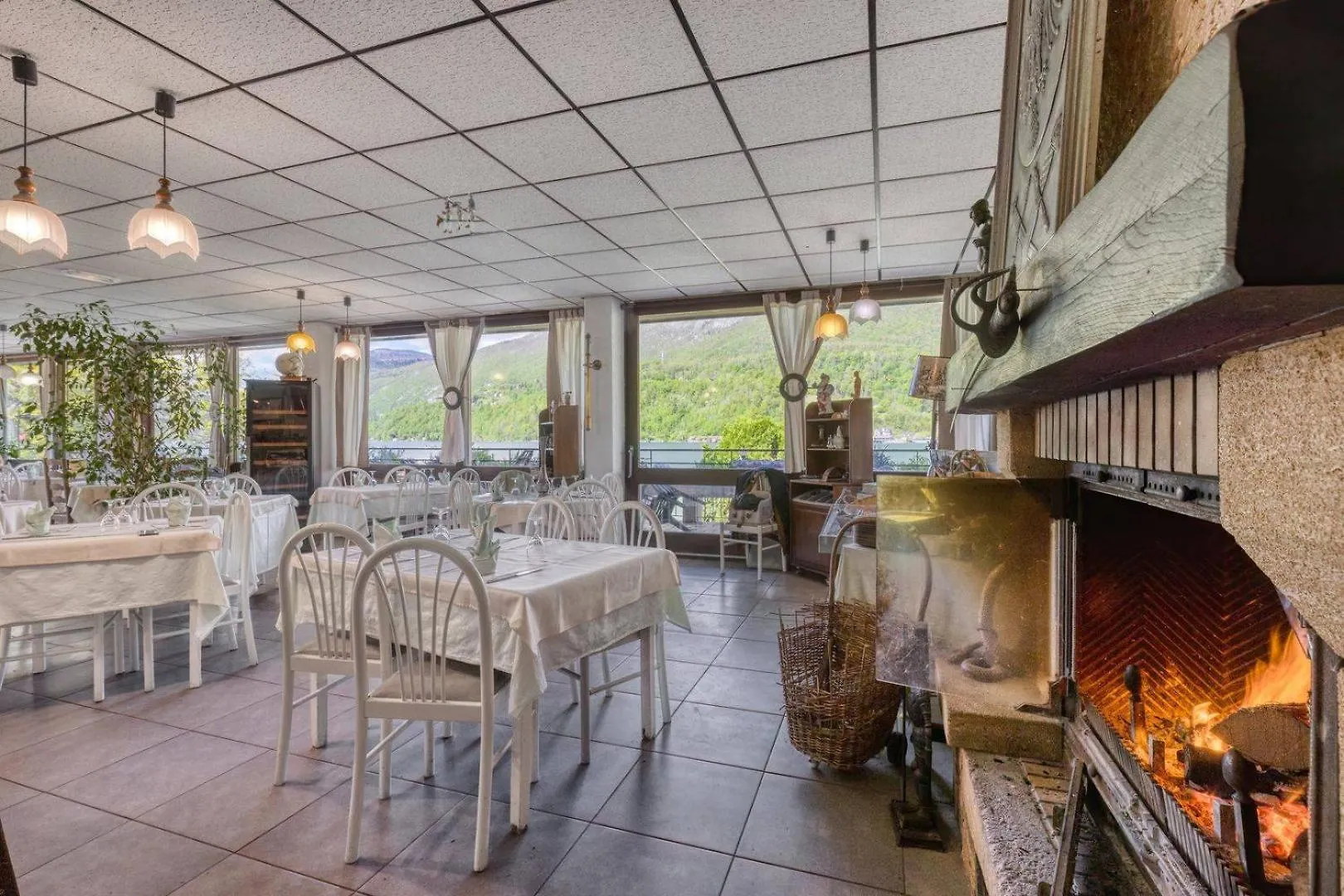 Les Sirenes Hotel Lepin-le-Lac 2*,